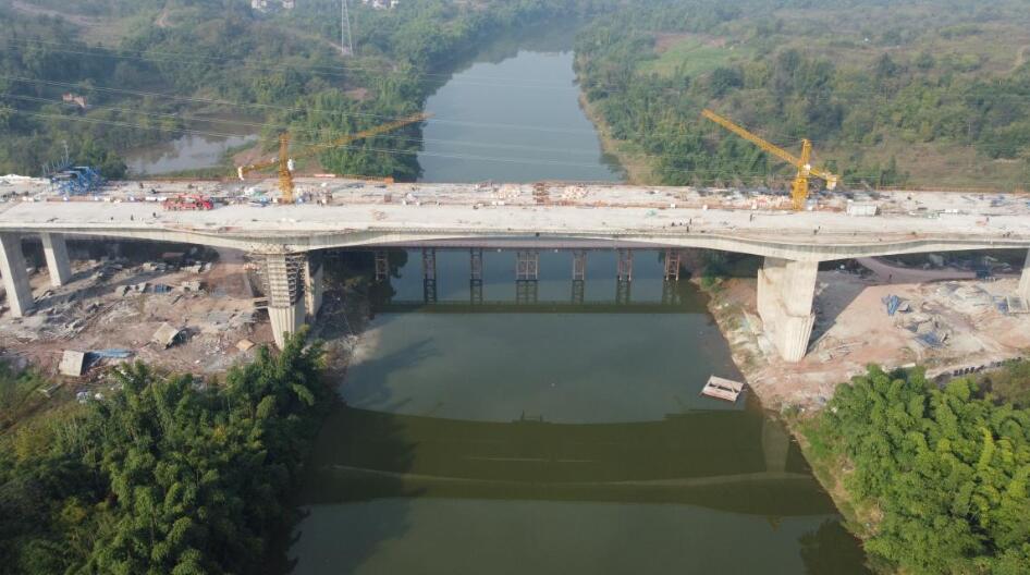 重慶六橫線跨御臨河大橋全橋合攏